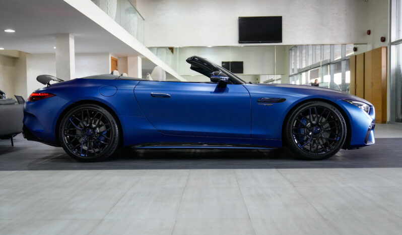 
								2023 Mercedes-AMG SL 63 Roadster full									