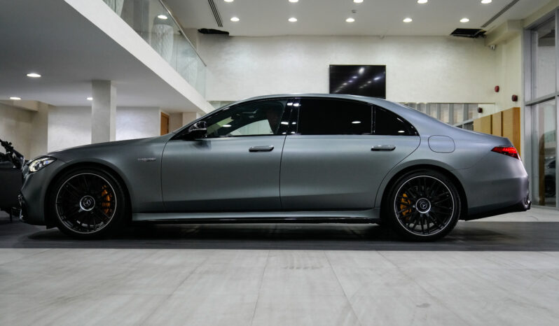 
								Mercedes-AMG S 63 E-Performance 2023 full									